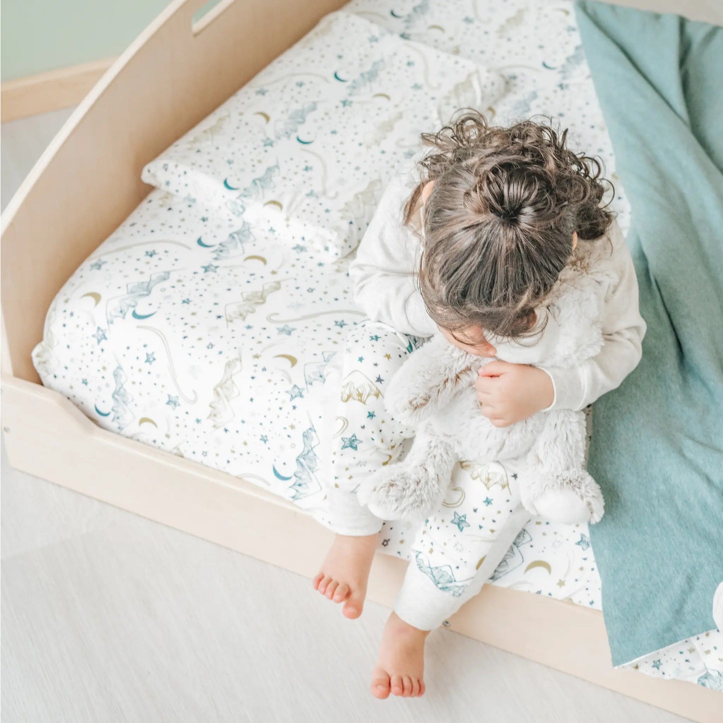 CHERRY TWIN - Montessori Floor Bed with Shelves