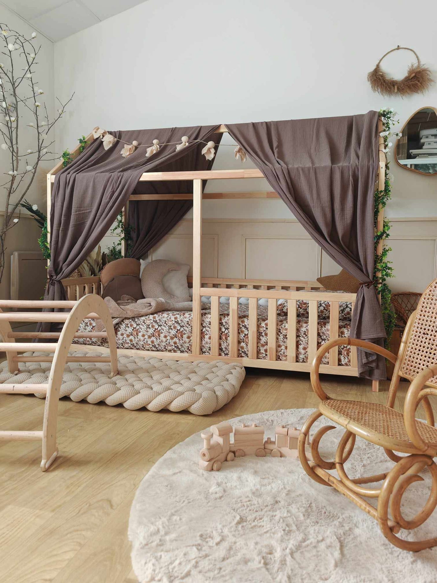 The House Bed