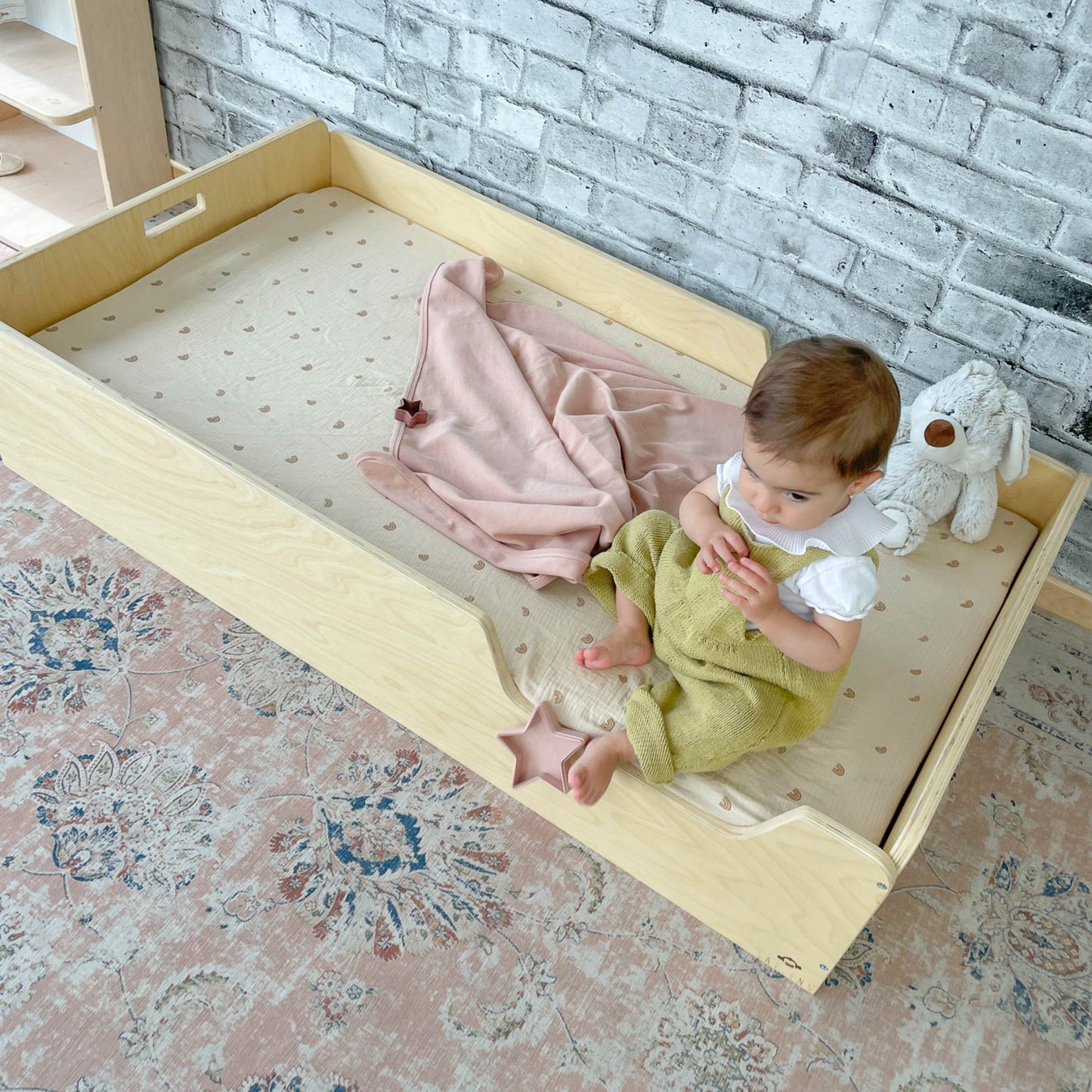 APPLE TWIN - Montessori Floor Bed with Rails